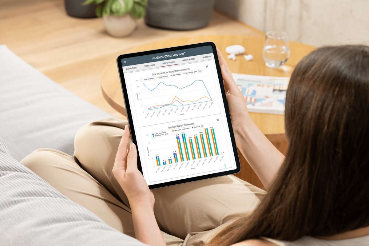 EHS-Dashboard incidents reporting on a tablet screen